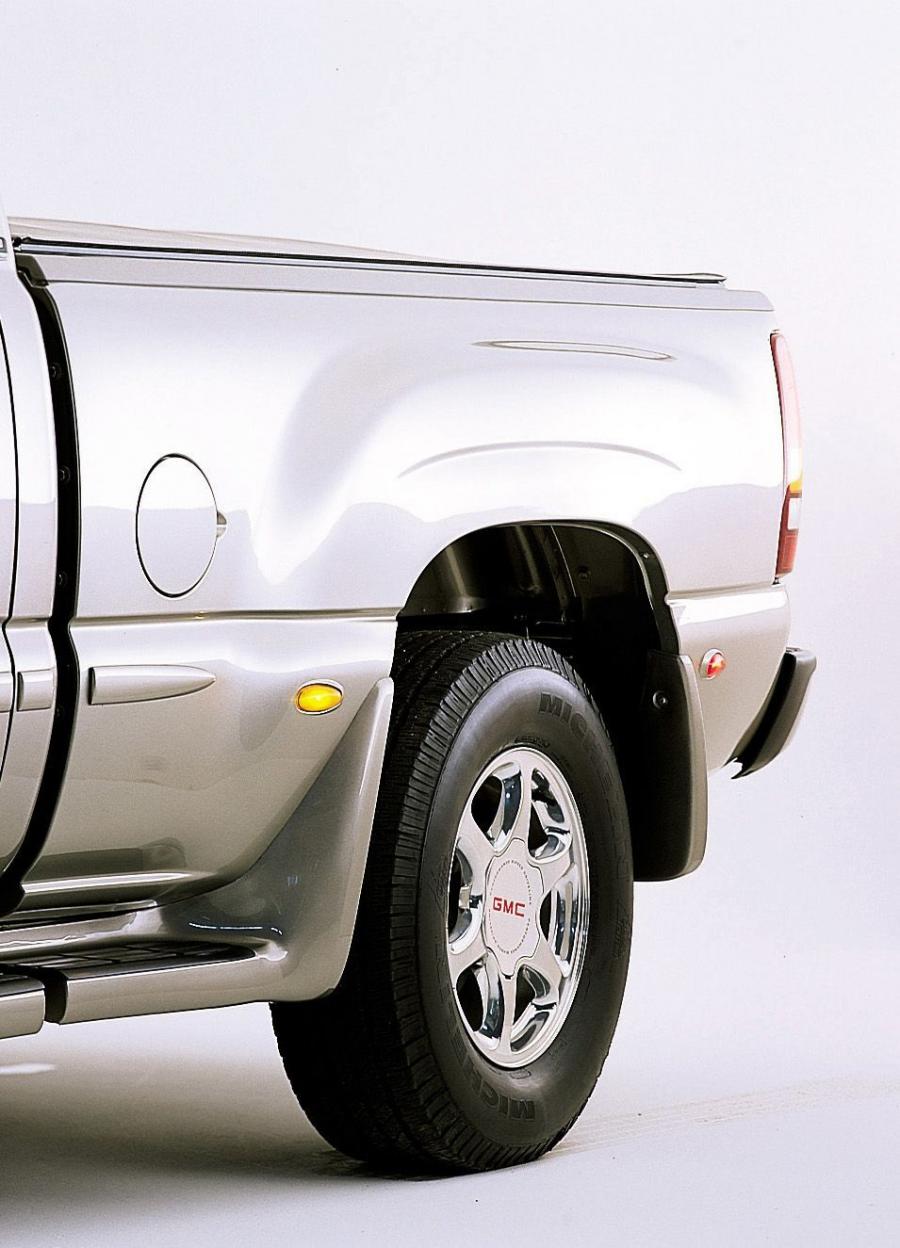  GMC Sierra Denali 2002 года  (фото 18 из 23)